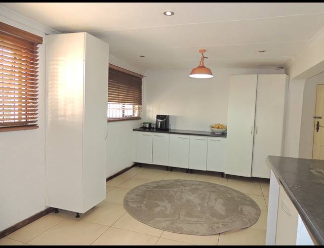 4 BEDROOM HOUSE FOR SALE IN STRUBENSVALLEI